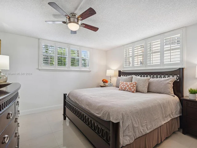 9423 S Hollybrook Lake Dr # 110, Pembroke Pines FL 33025