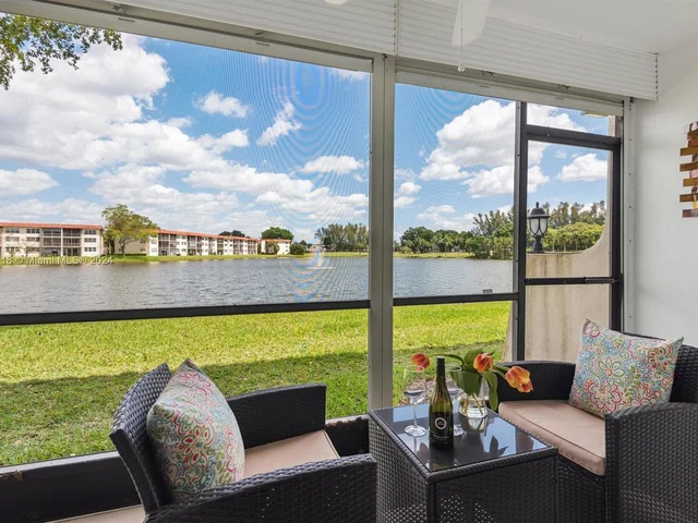 9423 S Hollybrook Lake Dr # 110, Pembroke Pines FL 33025