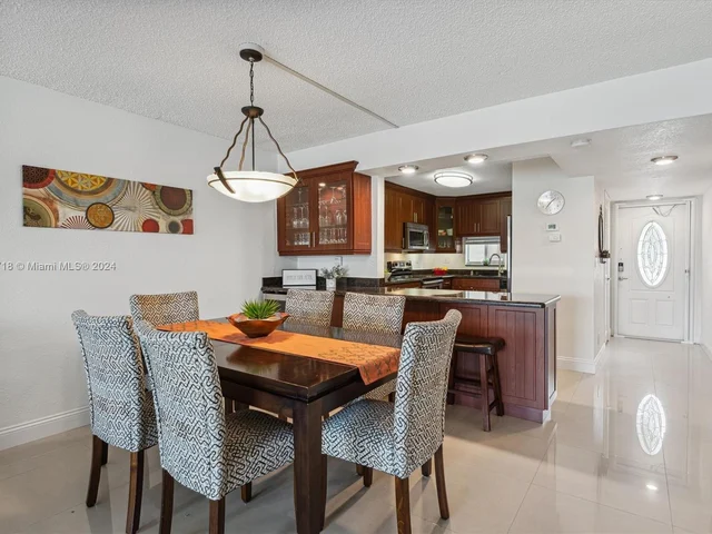 9423 S Hollybrook Lake Dr # 110, Pembroke Pines FL 33025