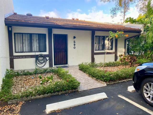 590 NE 199th Ter # 2Y, Miami FL 33179