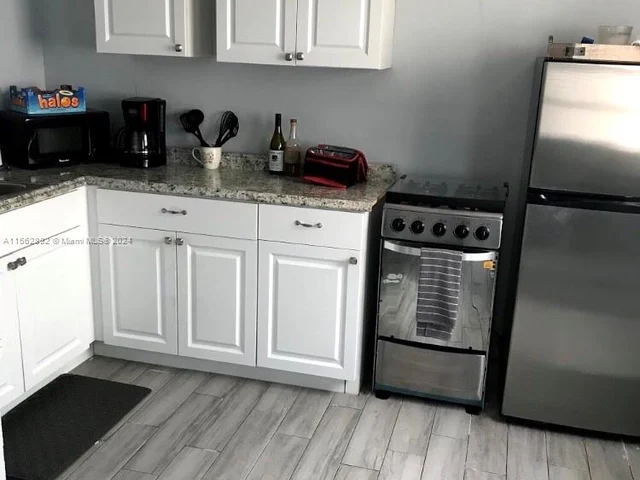 27 SW 55 Ave Rd, Miami FL 33134