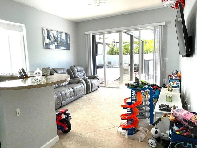 1649 SW 154th Ct, Miami FL 33185