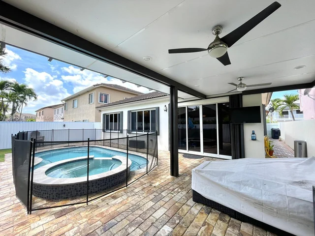 1649 SW 154th Ct, Miami FL 33185