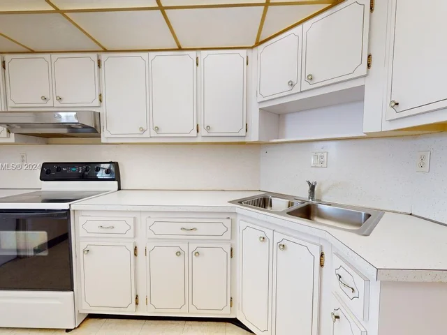 3535 Broken Woods Dr # 303, Coral Springs FL 33065