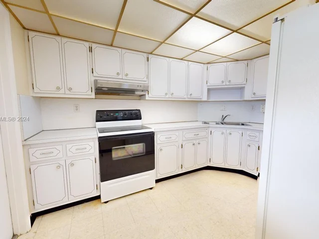 3535 Broken Woods Dr # 303, Coral Springs FL 33065