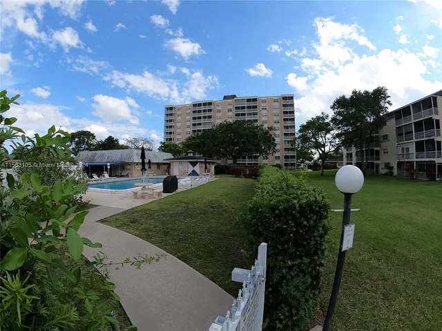 3535 Broken Woods Dr # 303, Coral Springs FL 33065