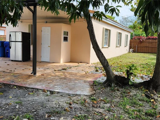 17750 NE 19th Ave, North Miami Beach FL 33162