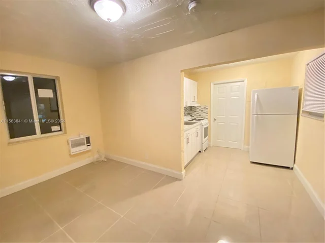 172 NW 12th St # 5, Miami FL 33136