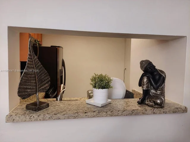 486 NW 165th Street Rd # 103, Miami FL 33169