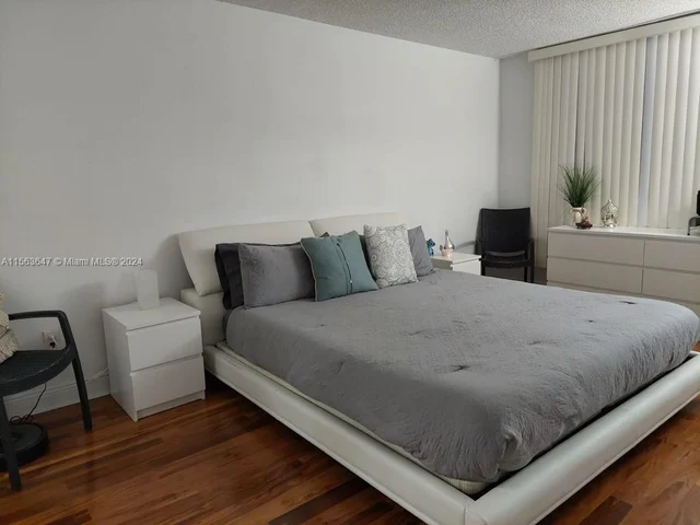 486 NW 165th Street Rd # 103, Miami FL 33169