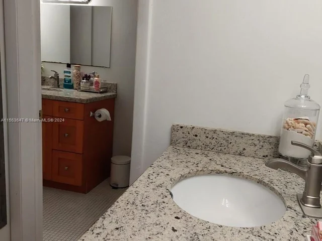 486 NW 165th Street Rd # 103, Miami FL 33169