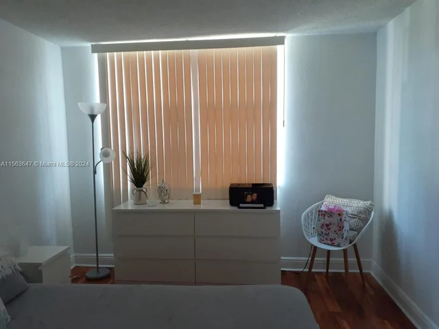 486 NW 165th Street Rd # 103, Miami FL 33169