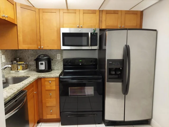 486 NW 165th Street Rd # 103, Miami FL 33169