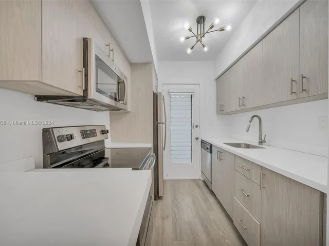 10190 E Bay Harbor Dr # 5F, Bay Harbor Islands FL 33154