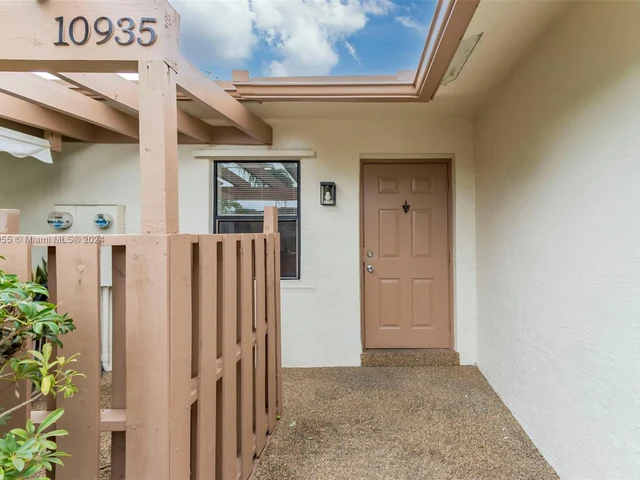 10935 NW 29th Ct, Sunrise FL 33322