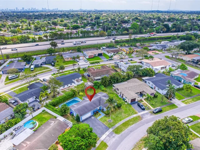 721 SW 64th Ter, Pembroke Pines FL 33023