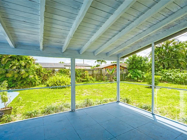 721 SW 64th Ter, Pembroke Pines FL 33023