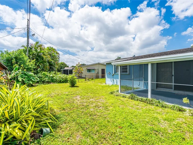 721 SW 64th Ter, Pembroke Pines FL 33023