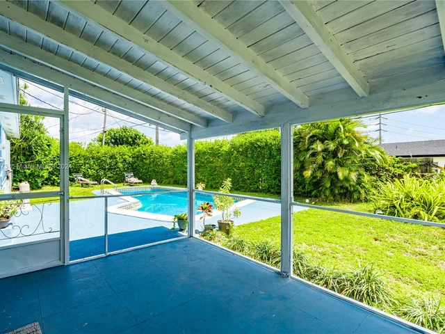 721 SW 64th Ter, Pembroke Pines FL 33023