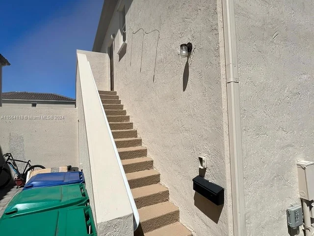 17067 SW 96th St # 17067, Miami FL 33196