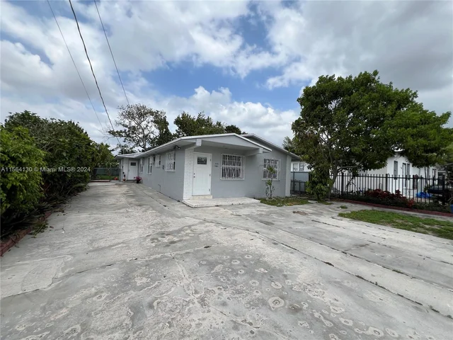 3081 NW 94th St # 3081, Miami FL 33147