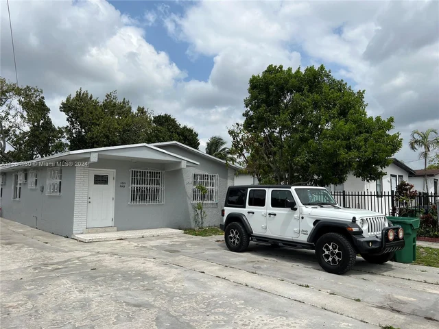 3081 NW 94th St # 3081, Miami FL 33147