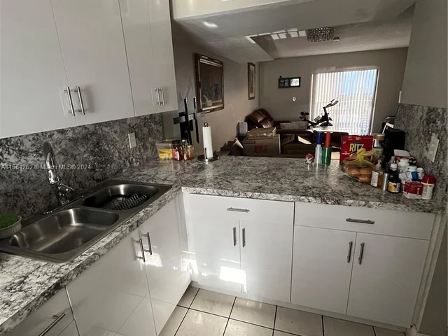 2319 W 60th St # 210, Hialeah FL 33016