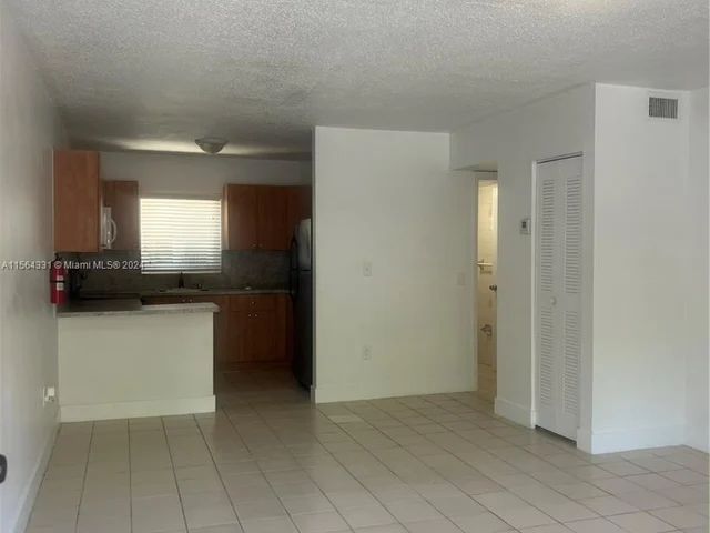 1650 W 44th Pl # 108, Hialeah FL 33012