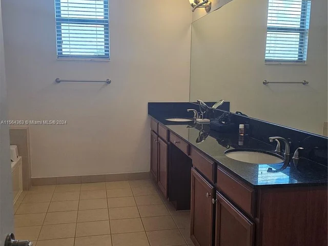 717 NE 193rd Ter, Miami FL 33179