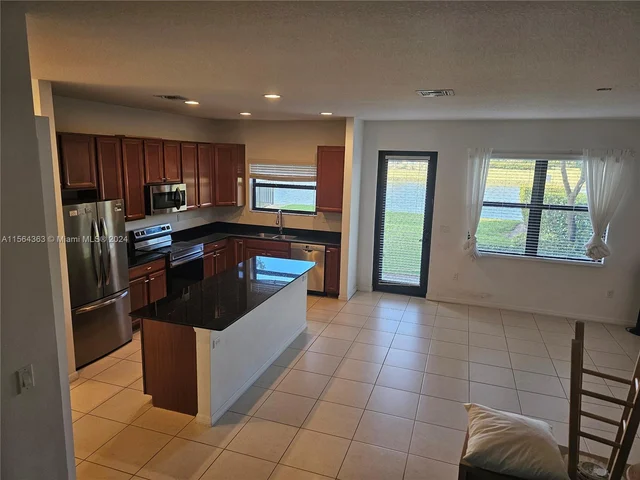 717 NE 193rd Ter, Miami FL 33179