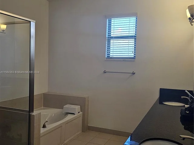 717 NE 193rd Ter, Miami FL 33179