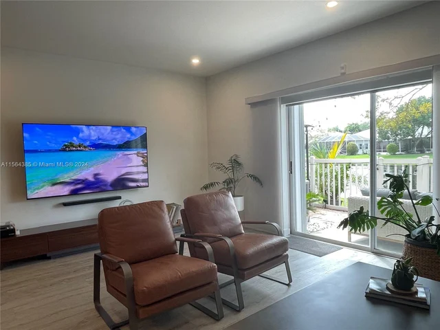 16329 Emerald Cove Rd, Weston FL 33331