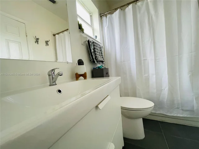 16329 Emerald Cove Rd, Weston FL 33331