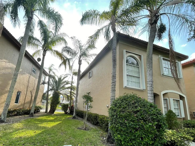 16329 Emerald Cove Rd, Weston FL 33331