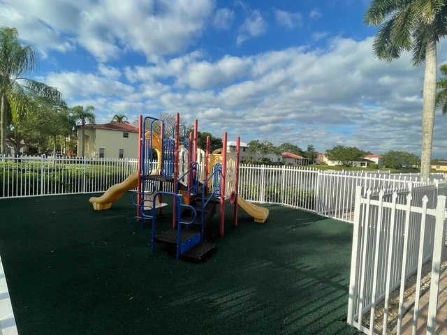 16329 Emerald Cove Rd, Weston FL 33331