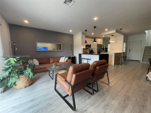 16329 Emerald Cove Rd, Weston FL 33331