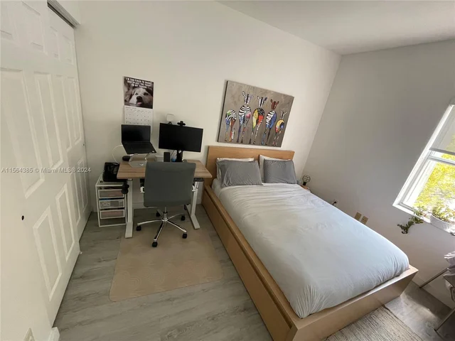 16329 Emerald Cove Rd, Weston FL 33331