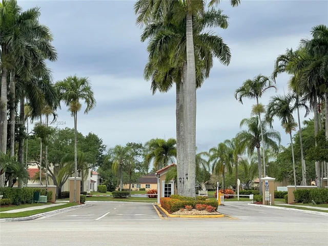 16329 Emerald Cove Rd, Weston FL 33331