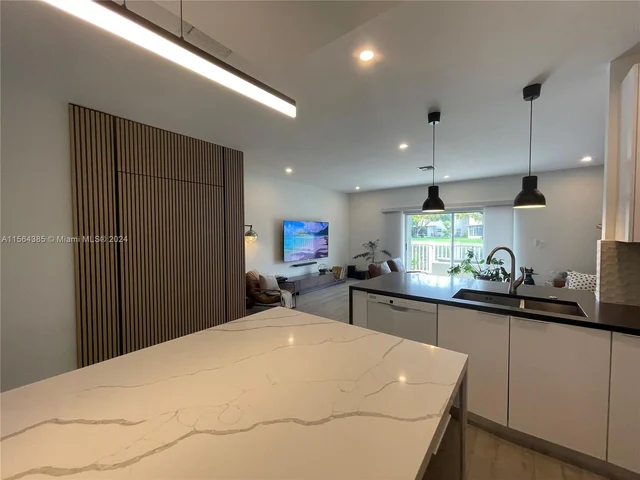 16329 Emerald Cove Rd, Weston FL 33331