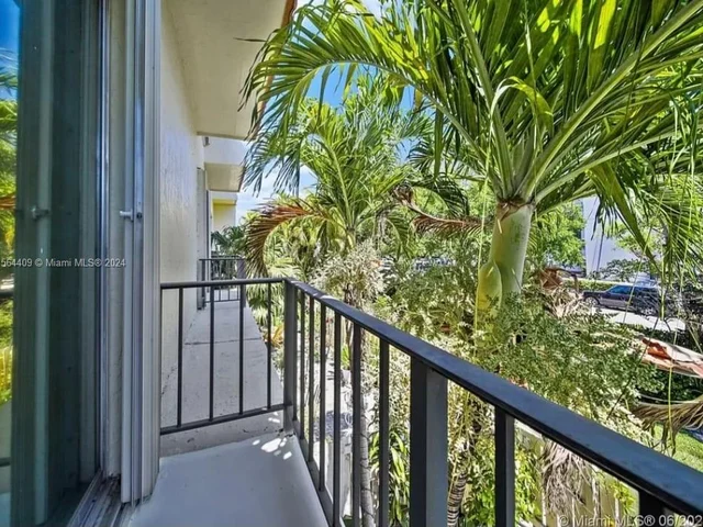 1651 NE 115th St # 39C, Miami FL 33181