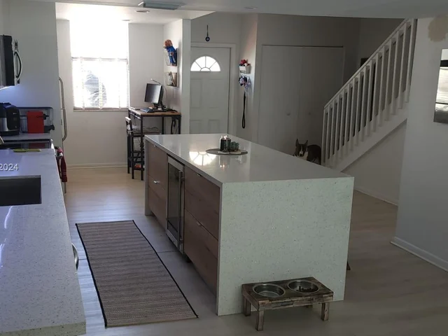 1651 NE 115th St # 39C, Miami FL 33181