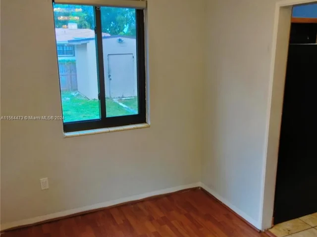 1021 NW 41st St, Miami FL 33127