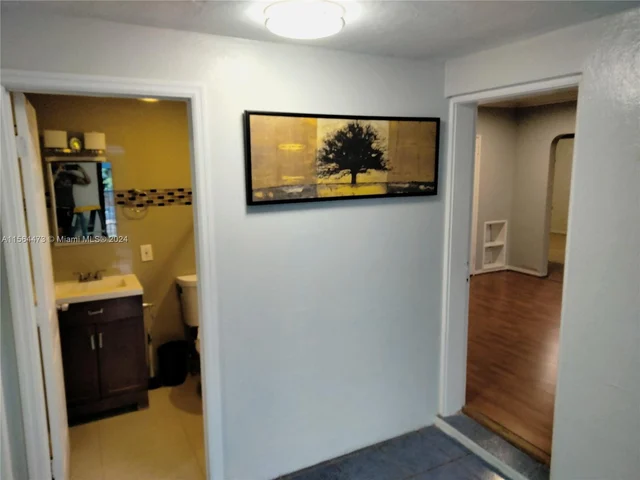 1021 NW 41st St, Miami FL 33127