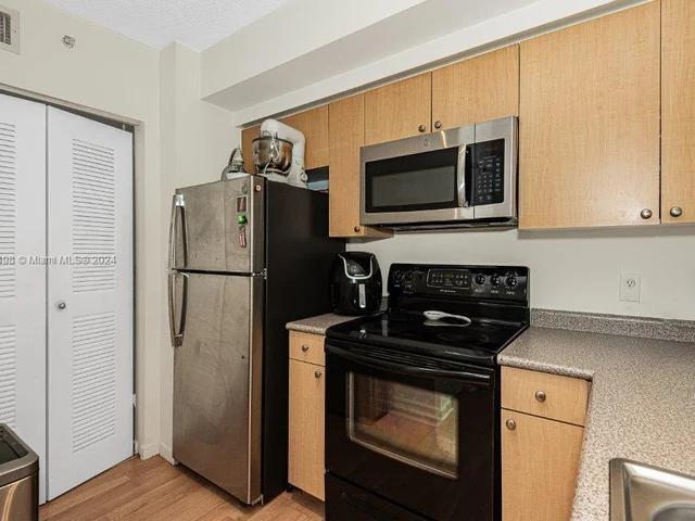 1900 Van Buren St # 408B, Hollywood FL 33020