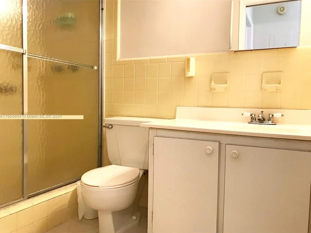 2050 NE 39th St # S101, Lighthouse Point FL 33064