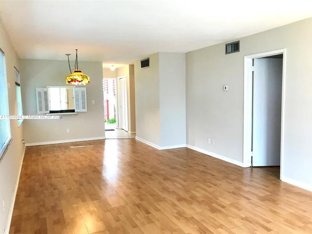 2050 NE 39th St # S101, Lighthouse Point FL 33064