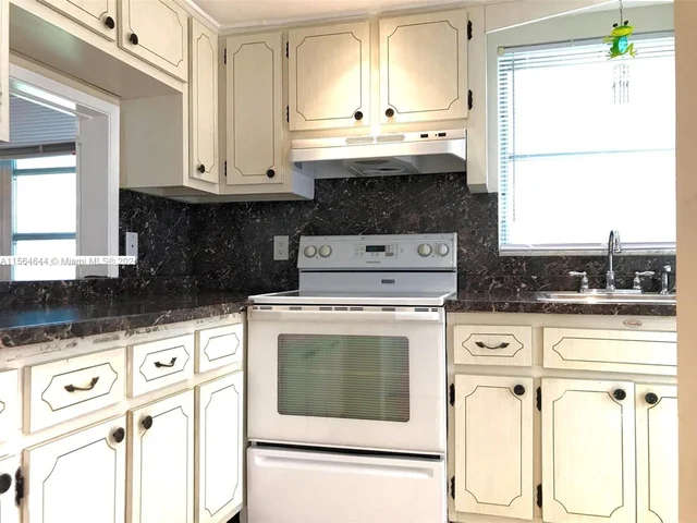 2050 NE 39th St # S101, Lighthouse Point FL 33064