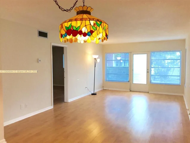 2050 NE 39th St # S101, Lighthouse Point FL 33064