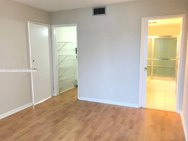 2050 NE 39th St # S101, Lighthouse Point FL 33064