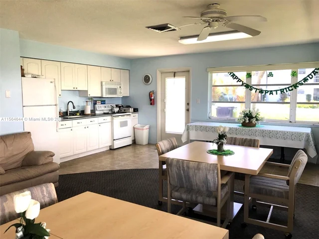 2050 NE 39th St # S101, Lighthouse Point FL 33064